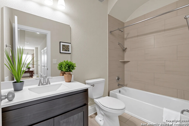 Image 14 of 20 For 945 Foxbrook