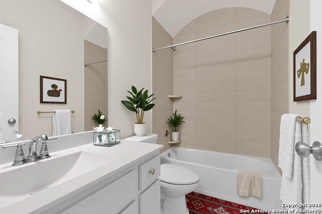 Image 18 of 20 For 945 Foxbrook