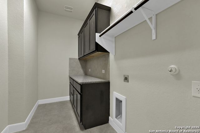 Image 8 of 20 For 945 Foxbrook