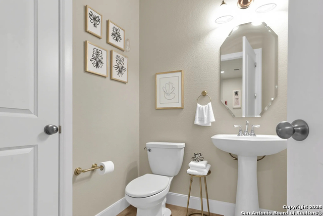 Image 9 of 20 For 945 Foxbrook