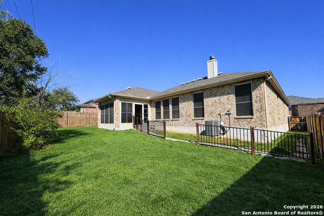 Listing photo id 2 for 141 Springtree Gate