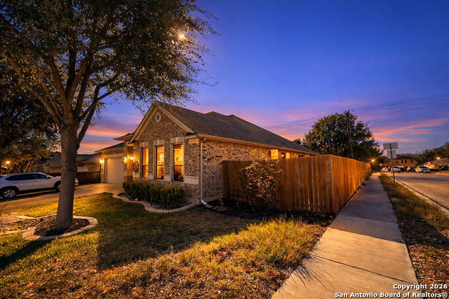 Listing photo id 3 for 141 Springtree Gate