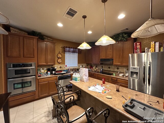 Listing photo id 5 for 141 Springtree Gate