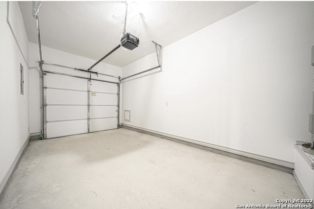 Image 17 of 21 For 2075 Silver Oak Dr