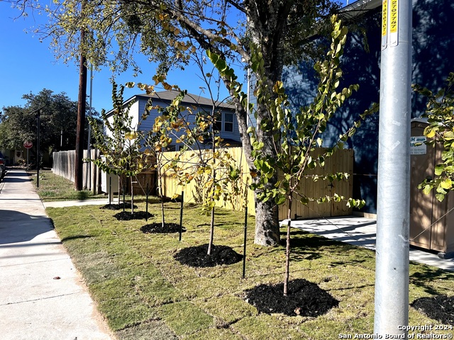 Image 20 of 21 For 2075 Silver Oak Dr