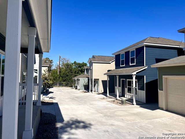 Image 3 of 21 For 2075 Silver Oak Dr