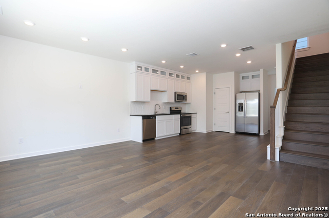 Image 10 of 24 For 310 W Evergreen St #115