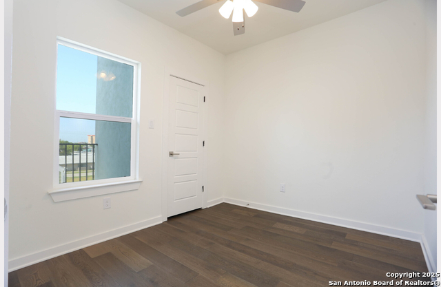 Image 17 of 24 For 310 W Evergreen St #115