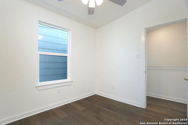 Image 20 of 24 For 310 W Evergreen St #115