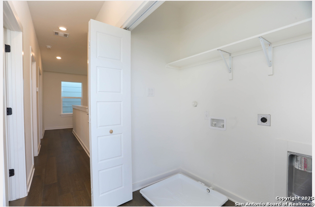 Image 22 of 24 For 310 W Evergreen St #115