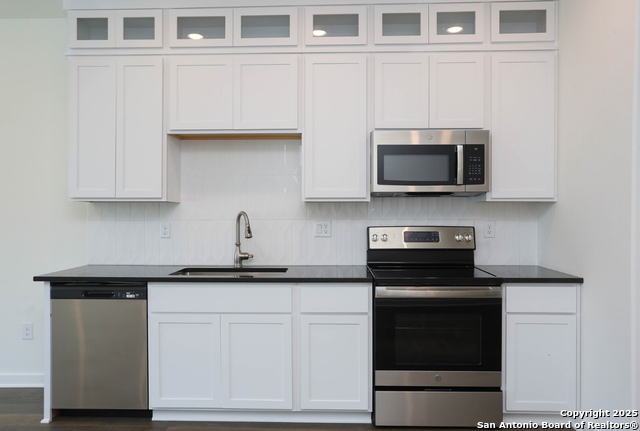 Image 8 of 24 For 310 W Evergreen St #115