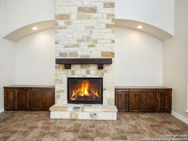 Listing photo id 11 for 303 Regent Circle