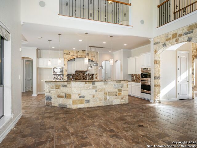 Listing photo id 12 for 303 Regent Circle