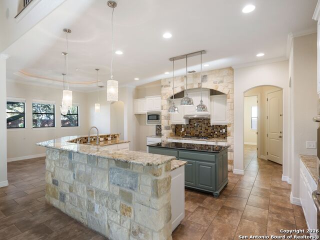 Listing photo id 13 for 303 Regent Circle