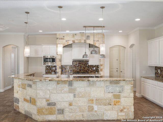 Listing photo id 14 for 303 Regent Circle