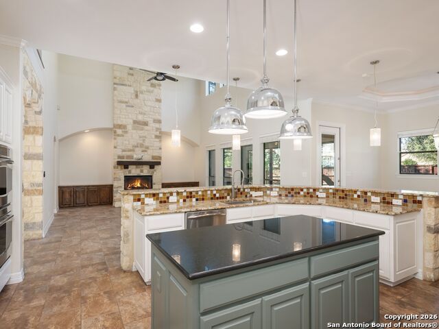 Listing photo id 16 for 303 Regent Circle