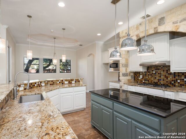 Listing photo id 17 for 303 Regent Circle