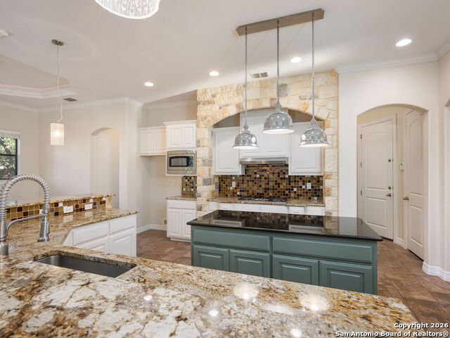 Listing photo id 18 for 303 Regent Circle