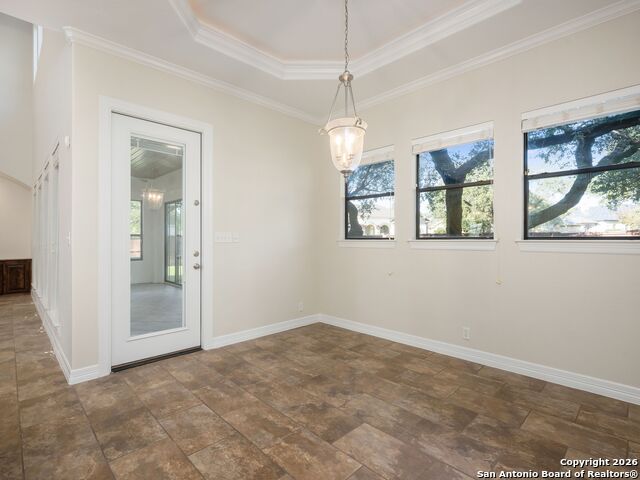 Listing photo id 19 for 303 Regent Circle