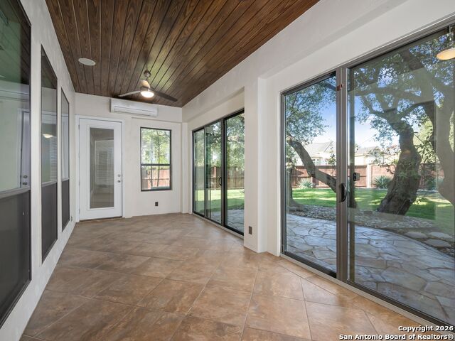 Listing photo id 20 for 303 Regent Circle