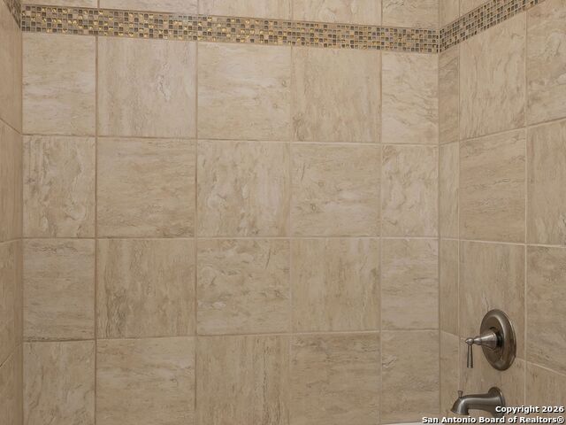 Listing photo id 25 for 303 Regent Circle