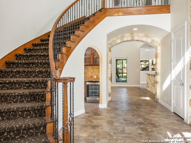 Listing photo id 1 for 303 Regent Circle