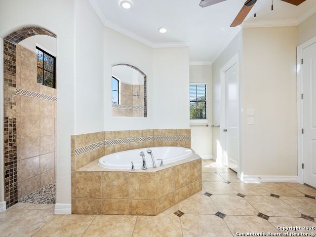 Listing photo id 32 for 303 Regent Circle