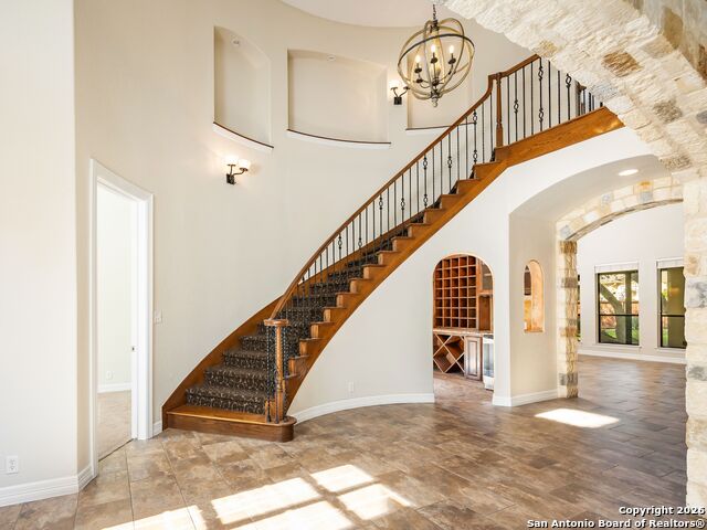 Listing photo id 2 for 303 Regent Circle