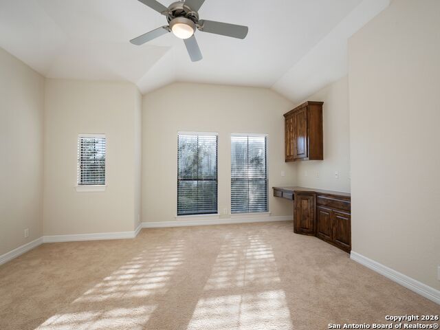 Listing photo id 40 for 303 Regent Circle