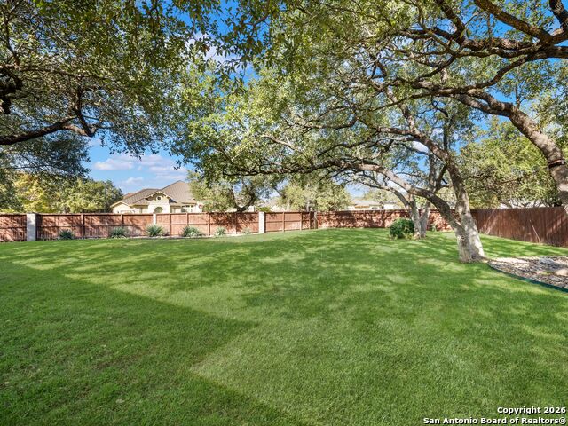 Listing photo id 49 for 303 Regent Circle