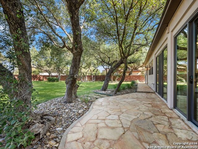 Listing photo id 51 for 303 Regent Circle