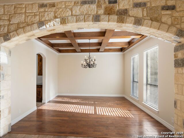 Listing photo id 4 for 303 Regent Circle