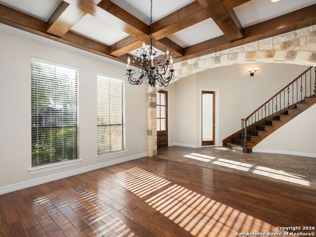 Listing photo id 5 for 303 Regent Circle