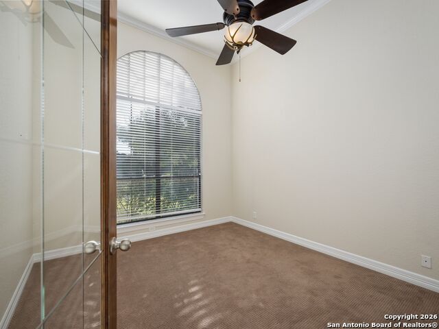 Listing photo id 6 for 303 Regent Circle