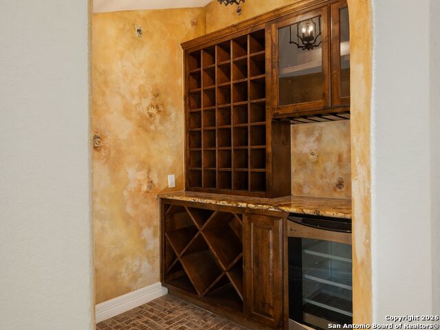 Listing photo id 7 for 303 Regent Circle