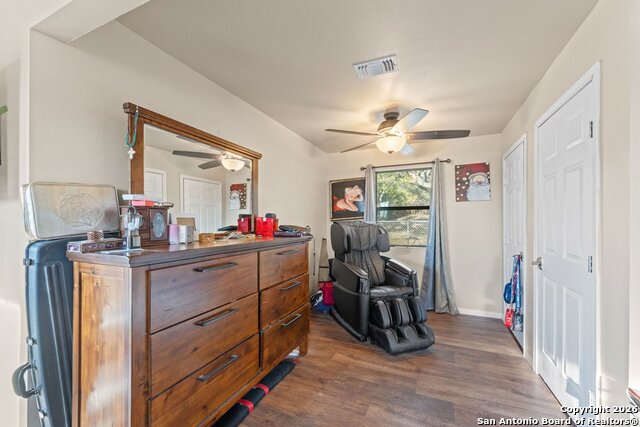 Image 23 of 62 For 277 Bear Springs W