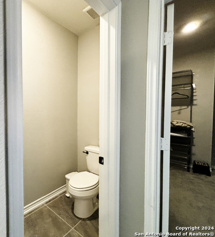 Listing photo id 13 for 8134 Emmeline Dr,