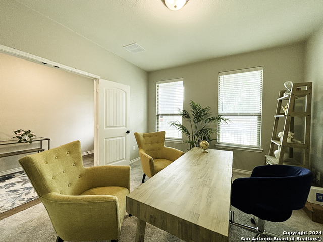 Listing photo id 3 for 8134 Emmeline Dr,