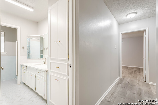 Image 18 of 35 For 3743 Newrock