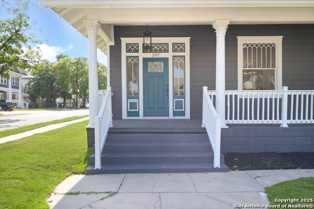 Image 23 of 28 For 207 Loretta Pl