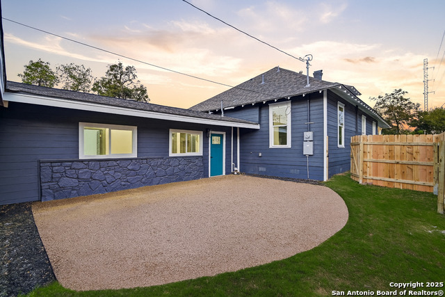 Image 25 of 28 For 207 Loretta Pl