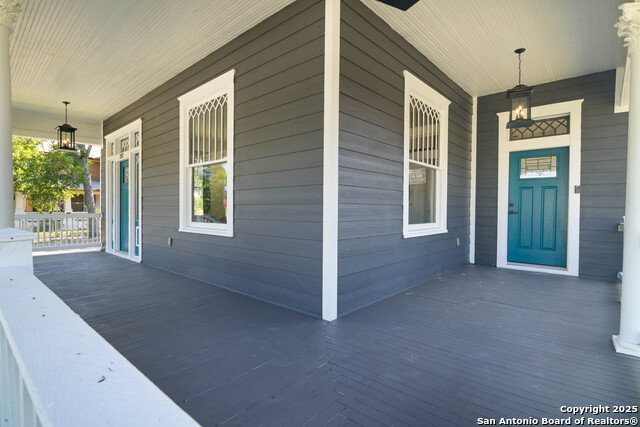 Image 3 of 28 For 207 Loretta Pl