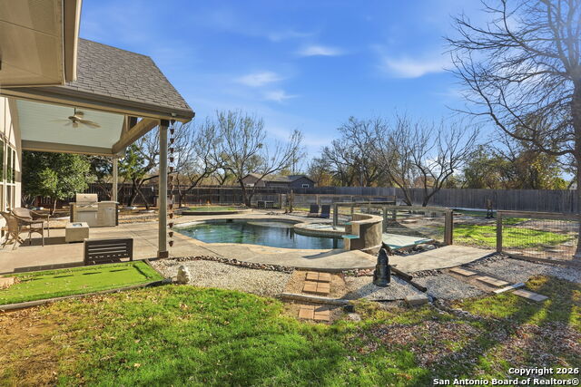 Listing photo id 32 for 3231 Lilly Flower