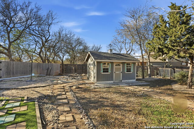 Listing photo id 40 for 3231 Lilly Flower