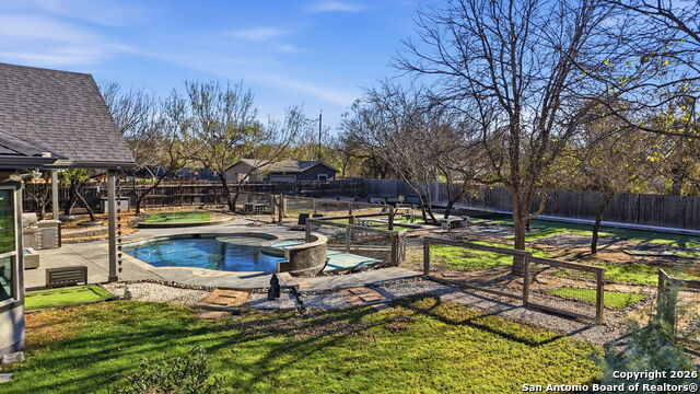 Listing photo id 43 for 3231 Lilly Flower