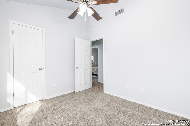 Listing photo id 19 for 5703 Honeygold