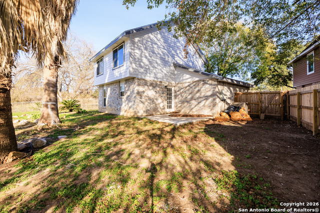 Listing photo id 27 for 5703 Honeygold