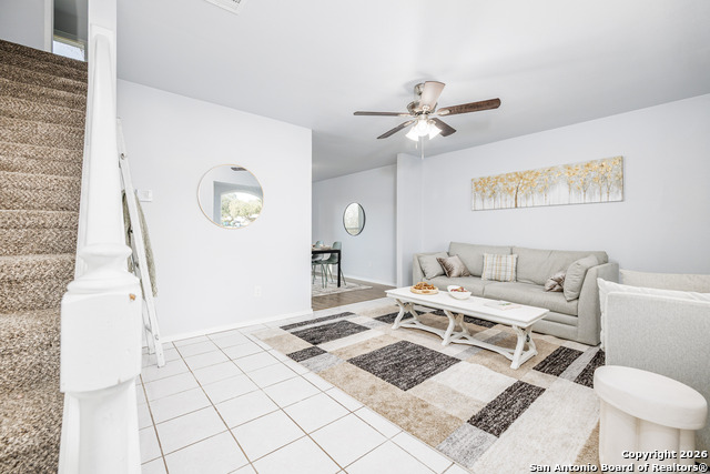 Listing photo id 2 for 5703 Honeygold