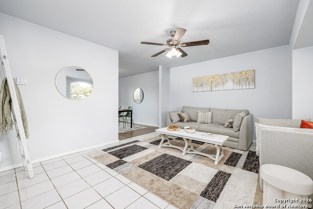 Listing photo id 3 for 5703 Honeygold