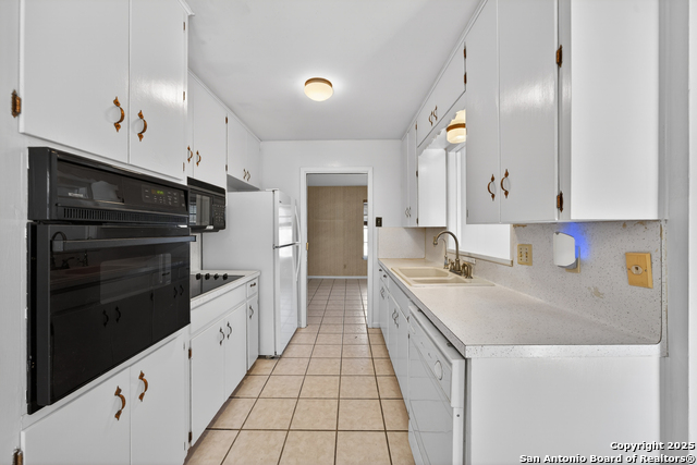 Listing photo id 8 for 3802 Oak  